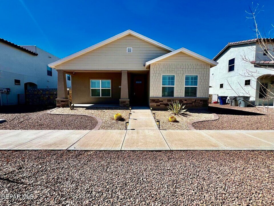 2025 William Caples St in El Paso, TX - Building Photo