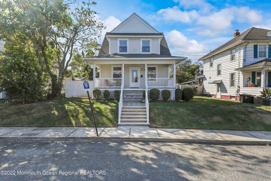 8 Arthur Ave in Long Branch, NJ - Building Photo