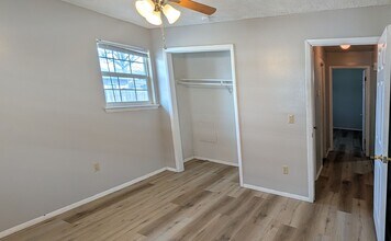 2044 S Barcliff Ave in Springfield, MO - Building Photo - Building Photo