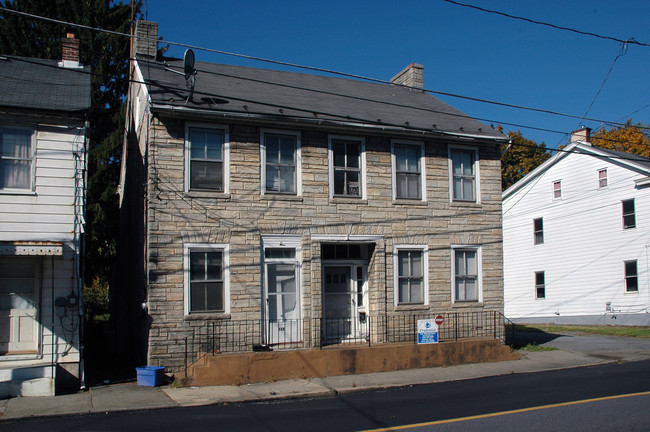 138-140 Main St in Freemansburg, PA - Building Photo - Building Photo