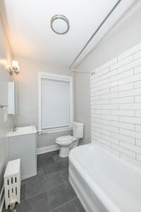 Renovated Units Blocks From The Lake and D... in Evanston, IL - Foto de edificio - Building Photo