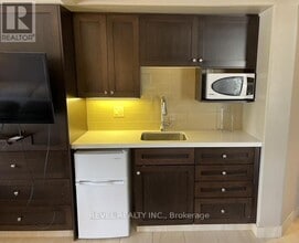 90 Highland Dr in Oro-Medonte, ON - Building Photo - Building Photo
