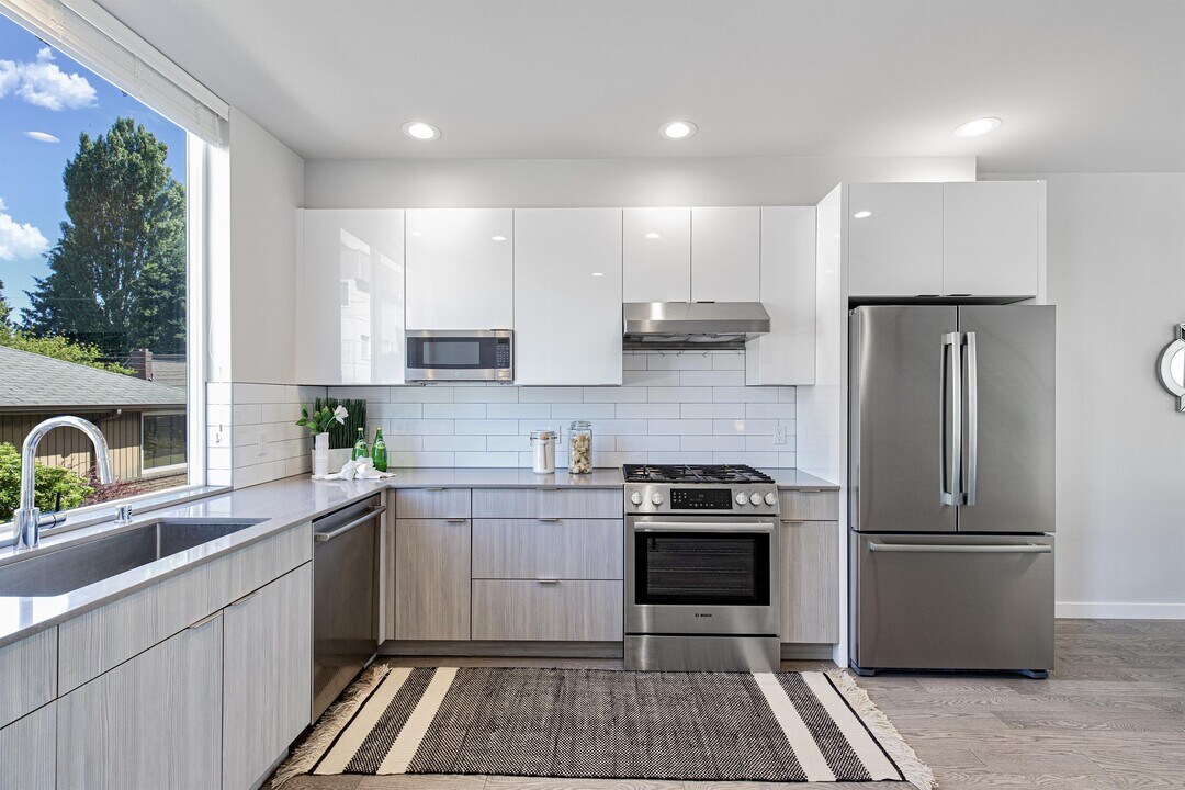 1306 NW 67th St in Seattle, WA - Building Photo