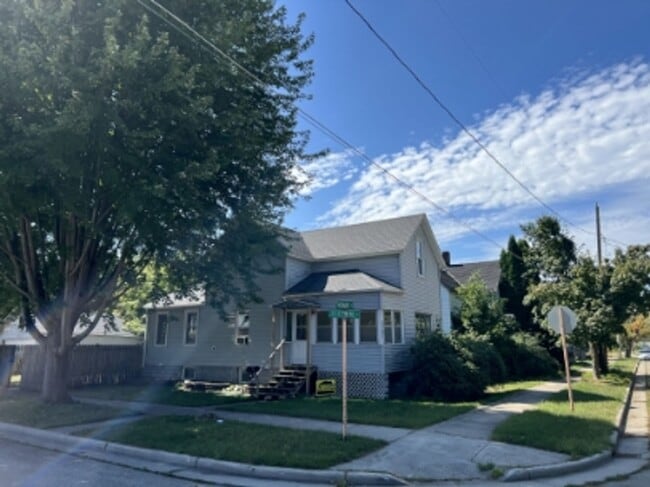 property at 2101 Thomas St