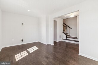 5329 Woodyard Rd in Upper Marlboro, MD - Foto de edificio - Building Photo