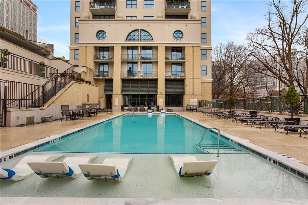 3040 Peachtree Rd NW in Atlanta, GA - Building Photo