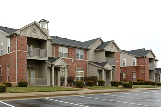 Beaver Creek Apartments in Newburgh, IN - Foto de edificio - Building Photo