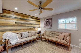 506 First St, Unit B in College Station, TX - Building Photo - Building Photo