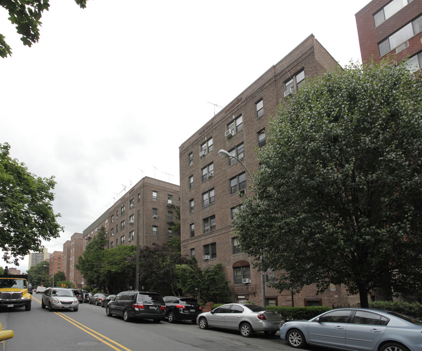 99-34 67th Rd in Forest Hills, NY - Building Photo