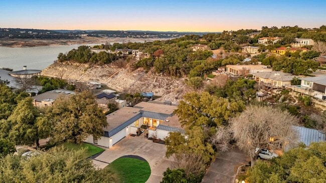 1027 Challenger in Lakeway, TX - Building Photo - Building Photo