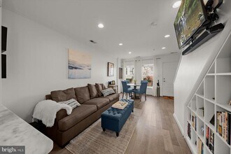 1043 5th St SE in Washington, DC - Building Photo - Building Photo