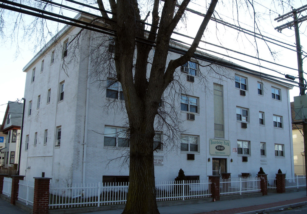 Beardsly Park in Bridgeport, CT - Foto de edificio