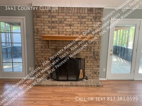 3441 Country Club Dr in Grand Prairie, TX - Building Photo - Building Photo