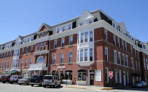 Dutcher House in Pawling, NY - Foto de edificio - Building Photo