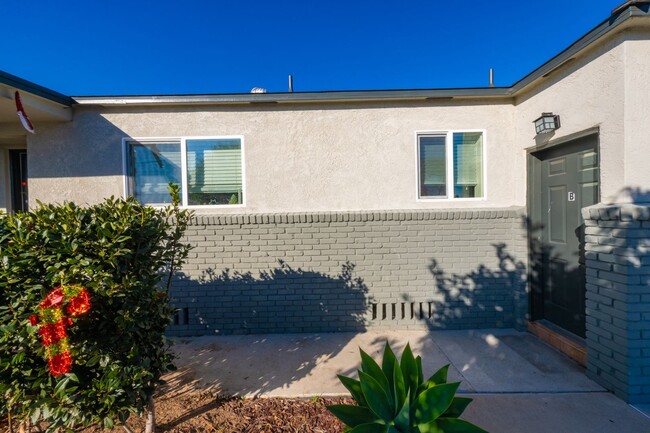 7160 Pearson St in La Mesa, CA - Foto de edificio - Building Photo