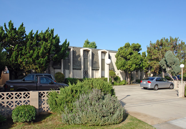 Lincoln Apartments in El Cajon, CA - Building Photo - Building Photo