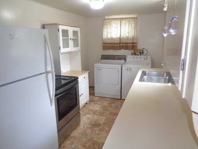 2622 Rimrock Rd in Billings, MT - Building Photo - Building Photo