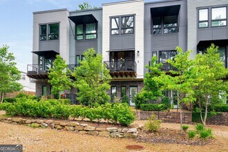 2199 Lenox Rd NE in Atlanta, GA - Building Photo - Building Photo