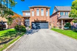 2491 Logan Ave in Oakville, ON - Building Photo - Building Photo