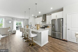 406 Honeyberry Ln in Fredericksburg, VA - Building Photo