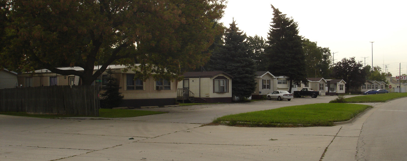 Rockland Mobile Home Park in Lake Bluff, IL - Building Photo