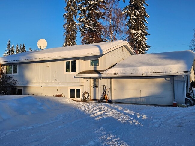 property at 1922 Hilling Ave