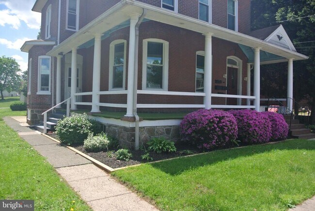 330 Broad St in Spring City, PA - Building Photo - Building Photo