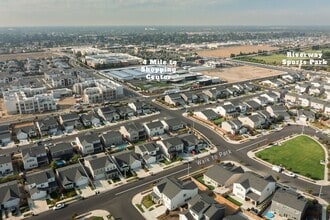 145 E Taylor Ave in Visalia, CA - Building Photo - Building Photo