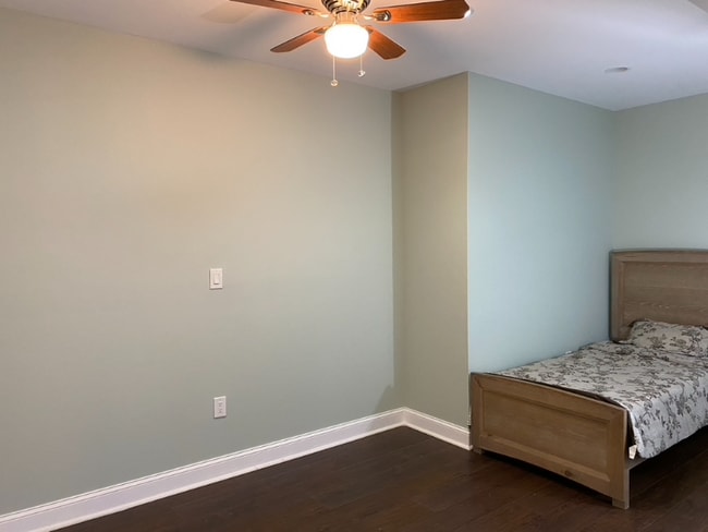 2044 Great Falls St in Falls Church, VA - Foto de edificio - Building Photo