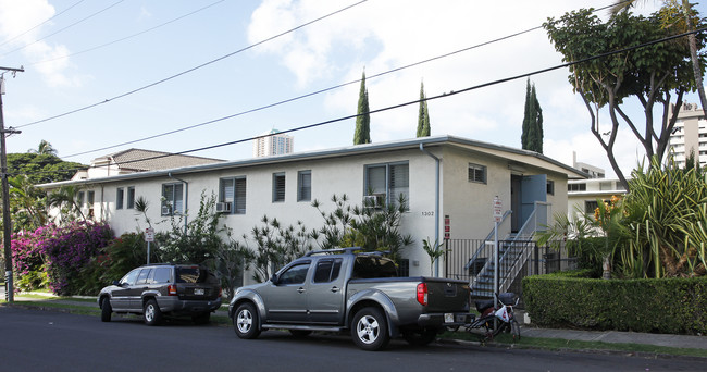 Academy Garden Apartments in Honolulu, HI - Building Photo - Building Photo