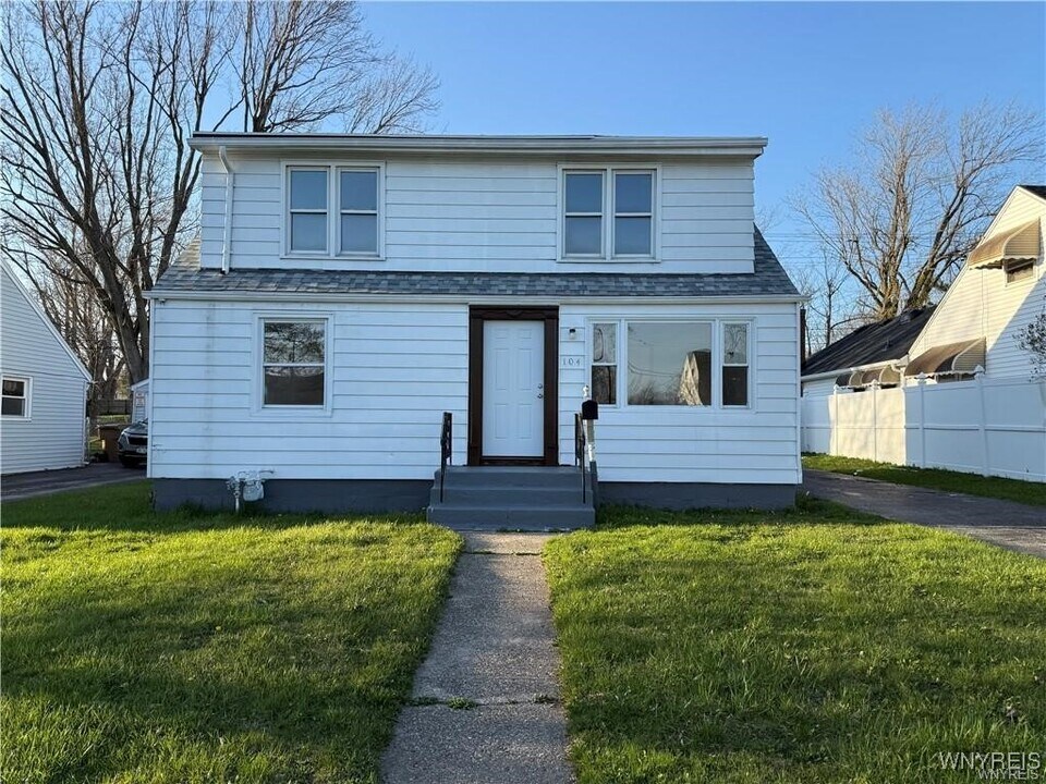 104 Balbach Dr in Cheektowaga, NY - Building Photo