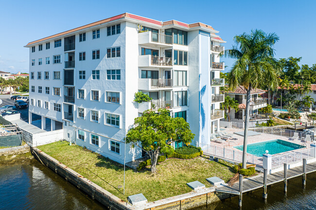 River's Bend Condominium in Fort Lauderdale, FL - Building Photo - Building Photo