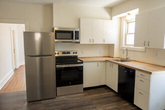 30 Royal St, Unit Apt 1 in Providence, RI - Building Photo - Building Photo