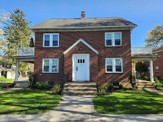 22 W Areba Ave, Unit 2w in Hershey, PA - Building Photo - Building Photo