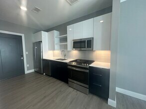 656 Saratoga St in Boston, MA - Foto de edificio - Building Photo