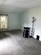 708 N Sheridan St, Unit Upper in Bay City, MI - Foto de edificio - Building Photo