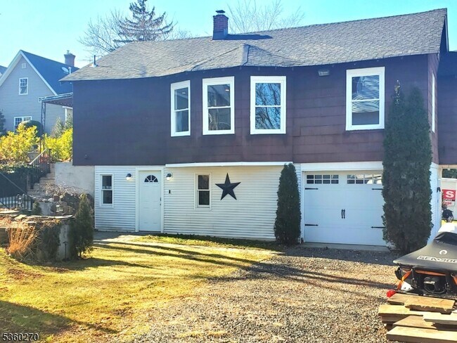 112 W Summit St in Somerville, NJ - Building Photo - Building Photo