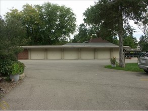 Silver Lake Apartments in Waterford, MI - Building Photo - Building Photo