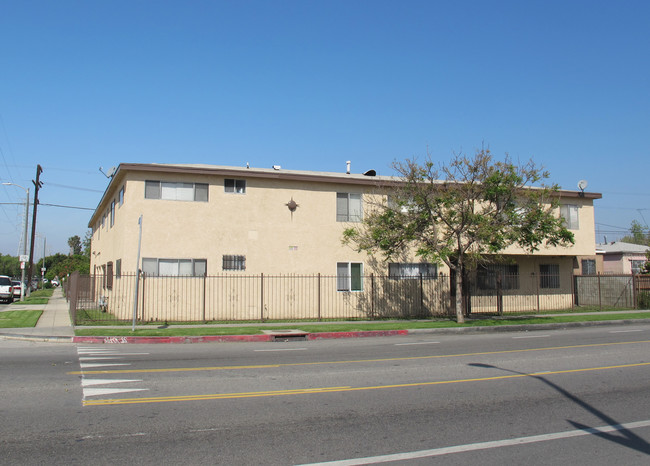 9721 S San Pedro St in Los Angeles, CA - Building Photo - Building Photo