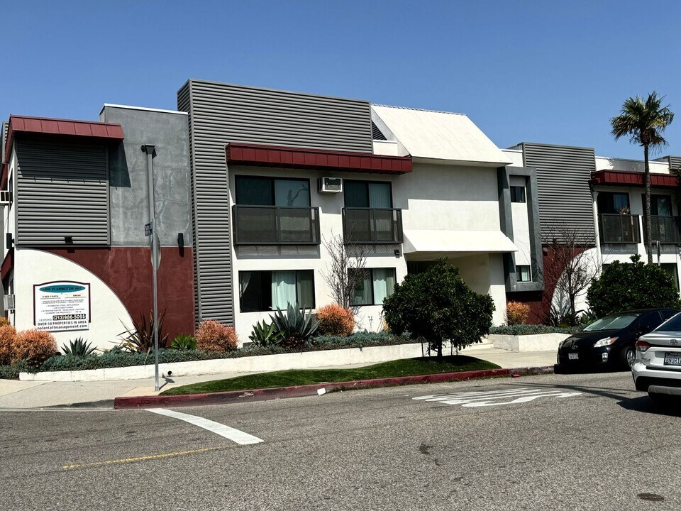 3510 Clarington Ave in Los Angeles, CA - Building Photo