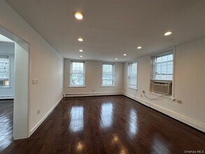 7 Green St in Huntington, NY - Building Photo - Building Photo