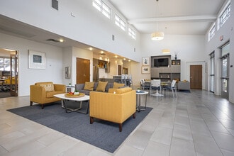 Marrero Commons in New Orleans, LA - Foto de edificio - Interior Photo