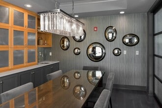 Park 205 Apartments in Park Ridge, IL - Foto de edificio - Building Photo