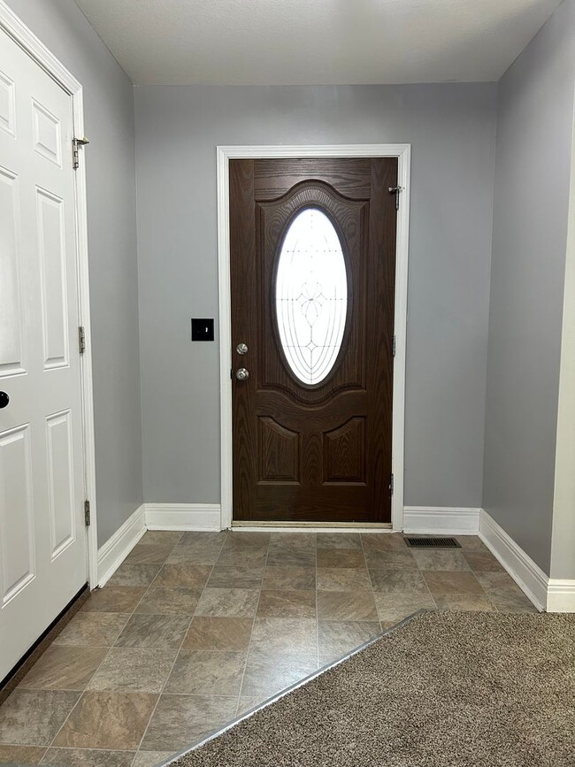 1906 Thompson Dr in Junction City, KS - Building Photo - Building Photo