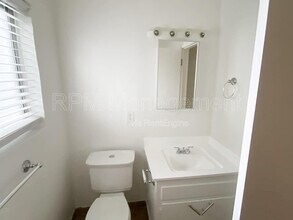 6904 Lennox Ave in Los Angeles, CA - Building Photo - Building Photo