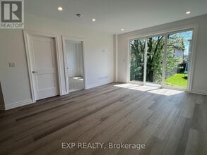 7532 Splendour Dr in Niagara Falls, ON - Building Photo - Building Photo