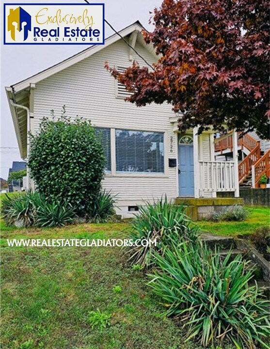 2726 Pine St-Unit -A in Everett, WA - Building Photo
