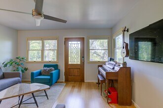 1110 S 5th St in Austin, TX - Foto de edificio - Building Photo