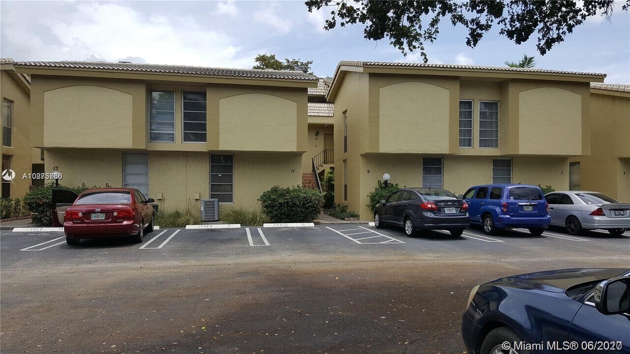 8401 W Sample Rd-Unit -11 in Coral Springs, FL - Building Photo