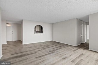 1500 Locust St, Unit 1B-3114 in Philadelphia, PA - Building Photo - Building Photo